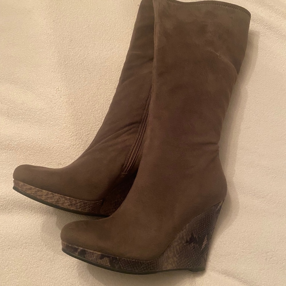 Faux sued/snakeskin platform boot size 6